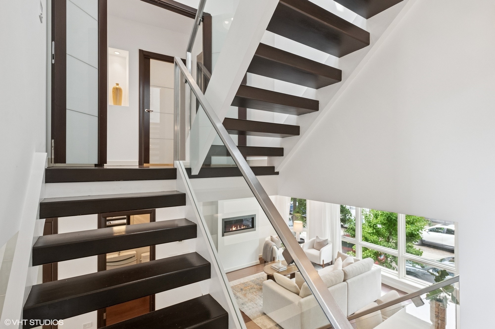 3635 N PAULINA Street