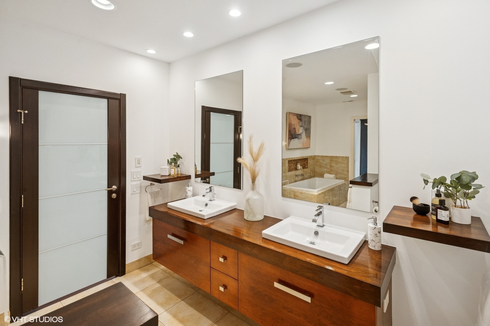 3635 N PAULINA Street