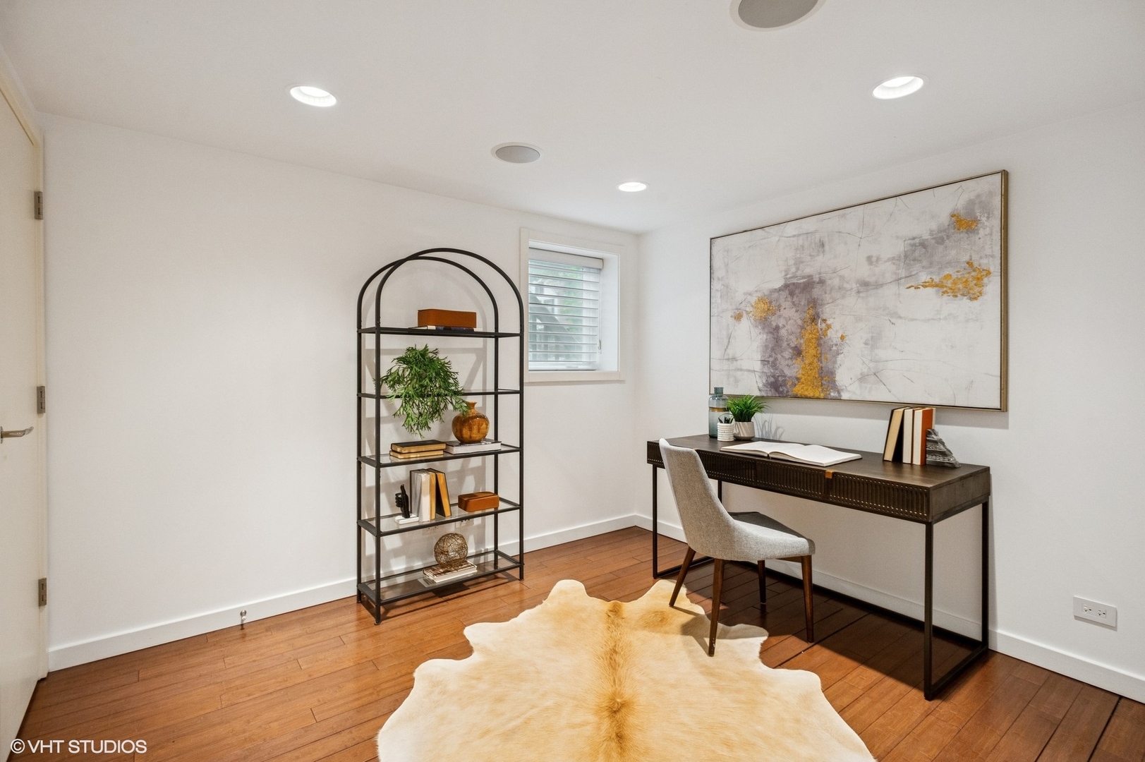 3635 N PAULINA Street