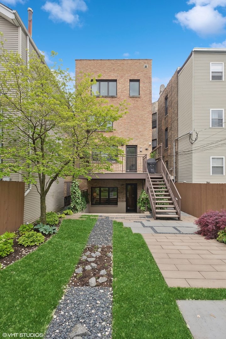 3635 N PAULINA Street