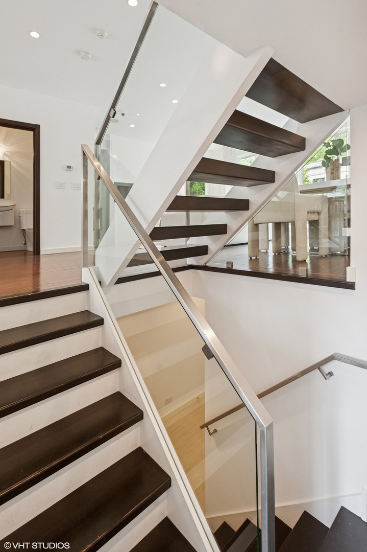 3635 N PAULINA Street