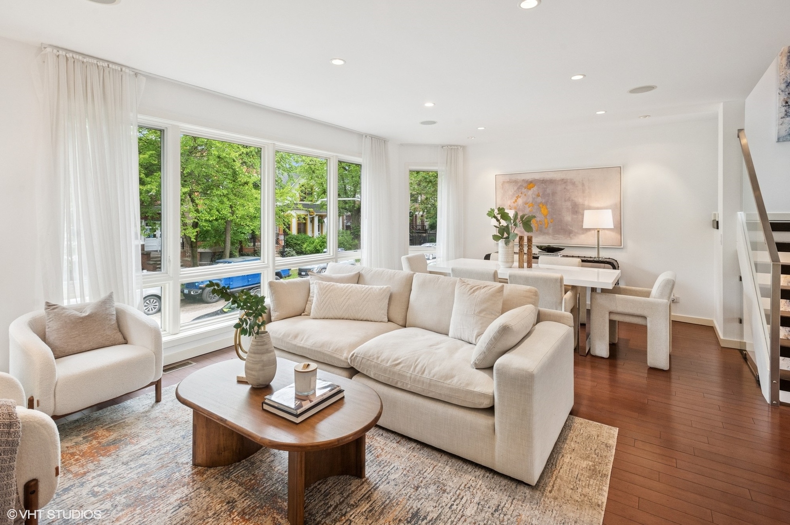 3635 N PAULINA Street