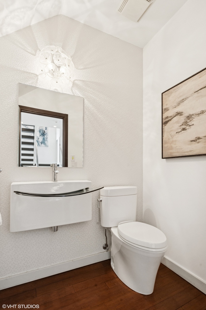 3635 N PAULINA Street