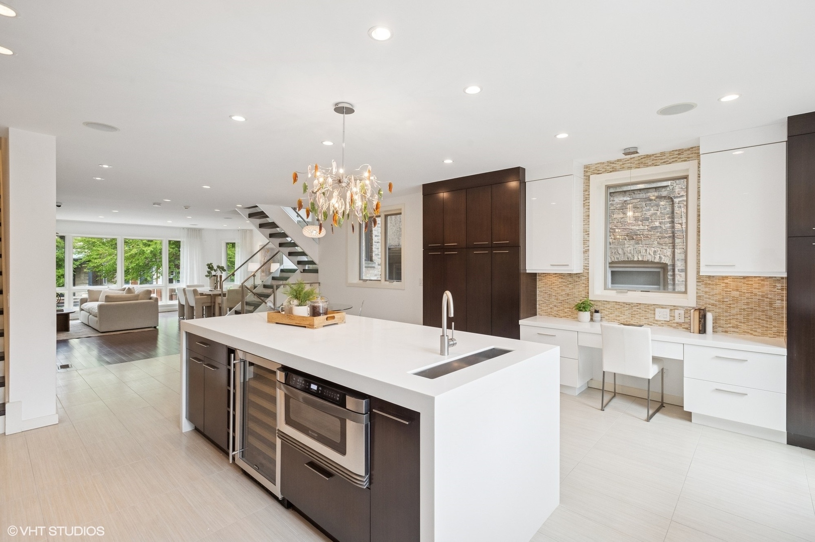 3635 N PAULINA Street