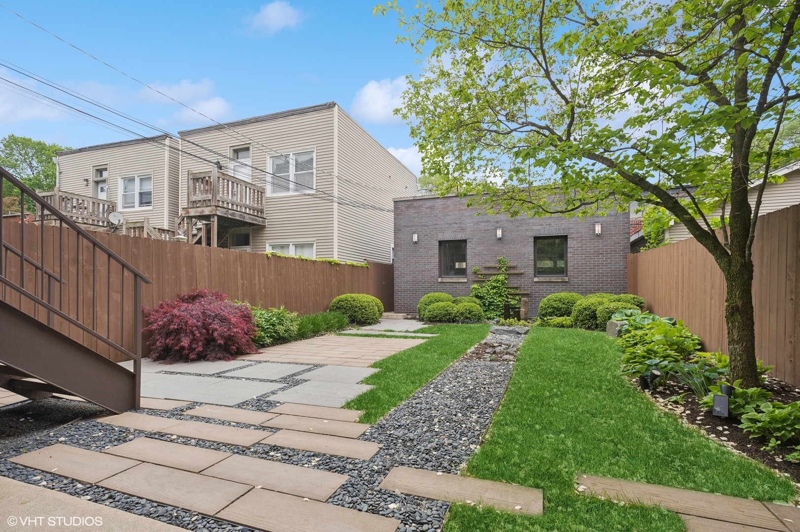 3635 N PAULINA Street