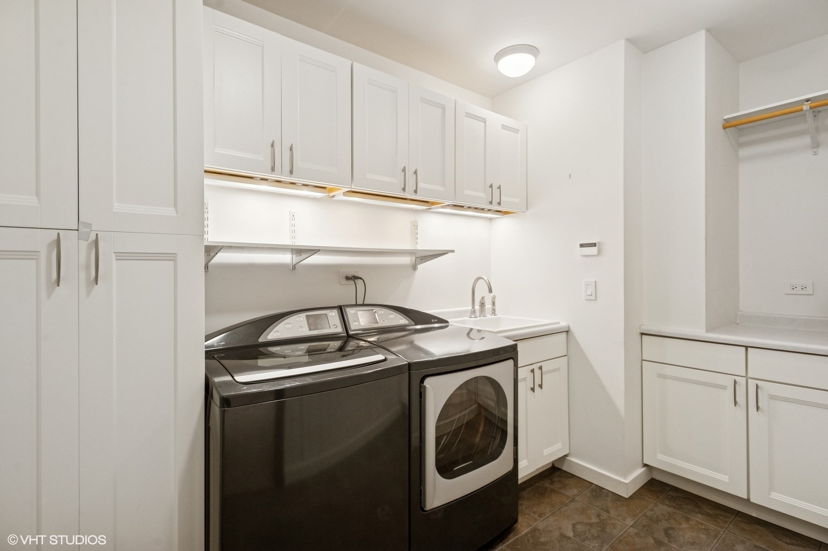 3635 N PAULINA Street