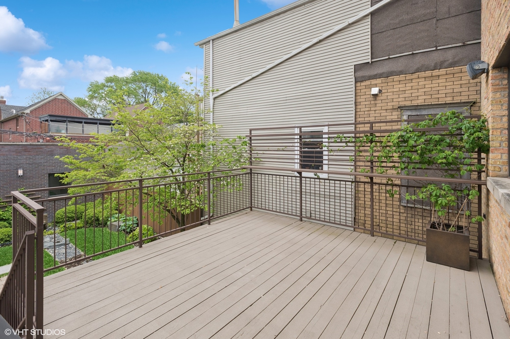 3635 N PAULINA Street