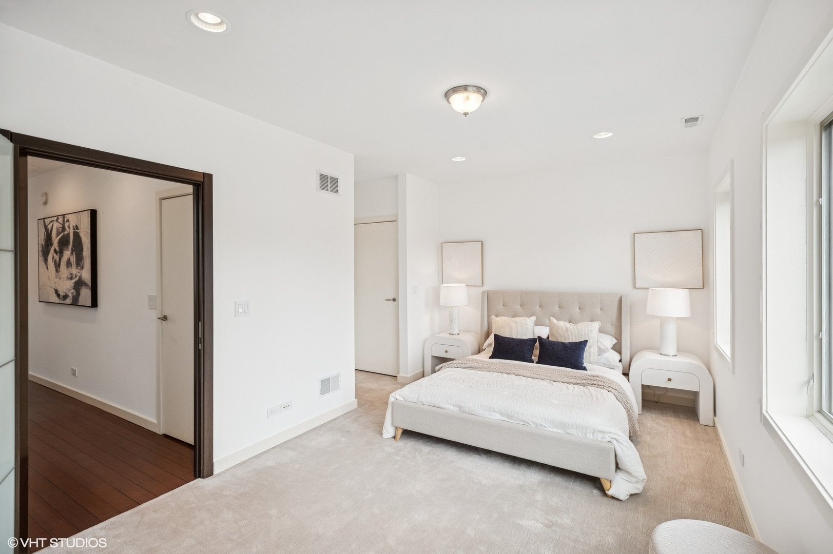 3635 N PAULINA Street