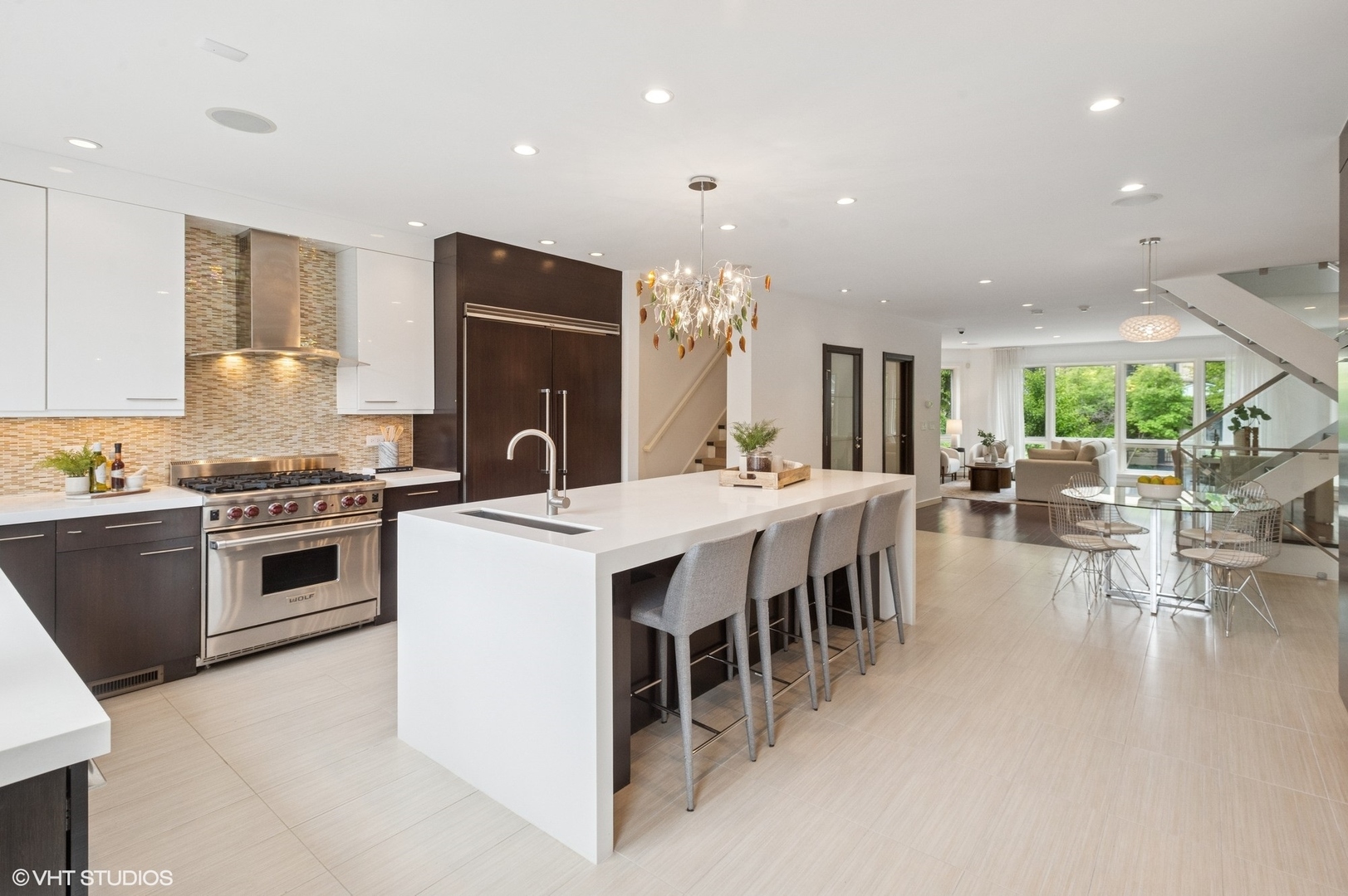 3635 N PAULINA Street