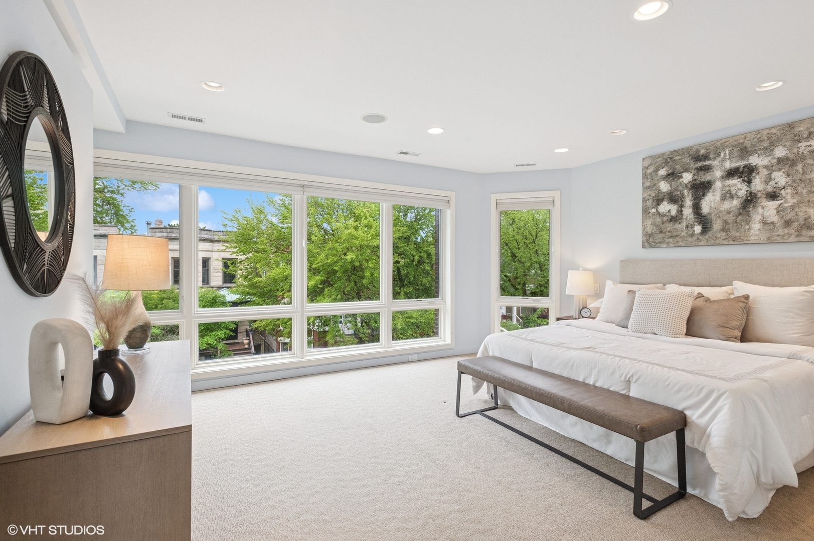 3635 N PAULINA Street