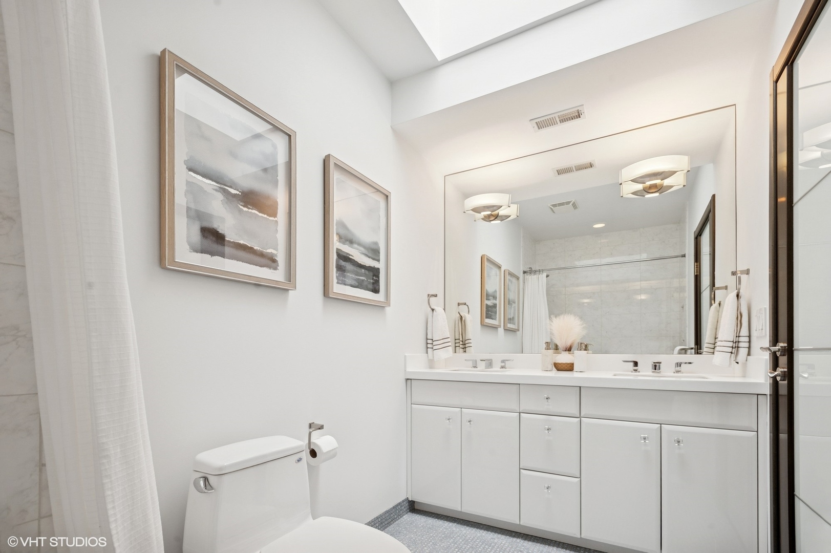 3635 N PAULINA Street