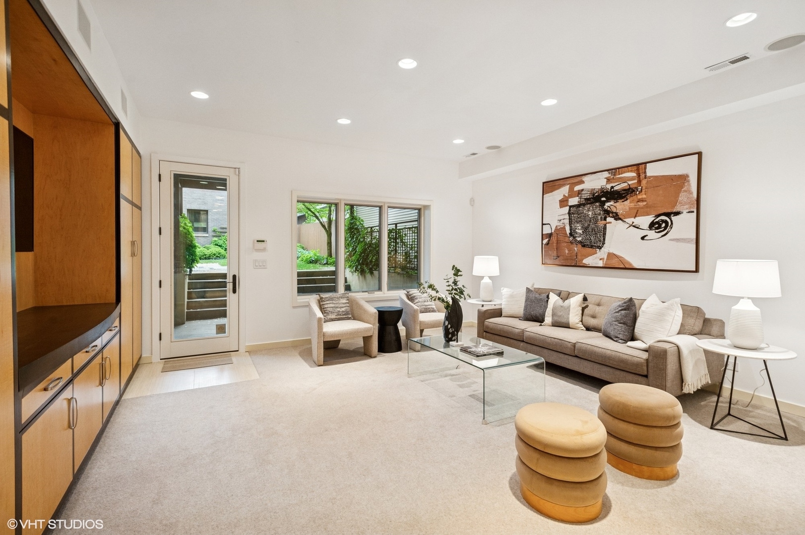 3635 N PAULINA Street