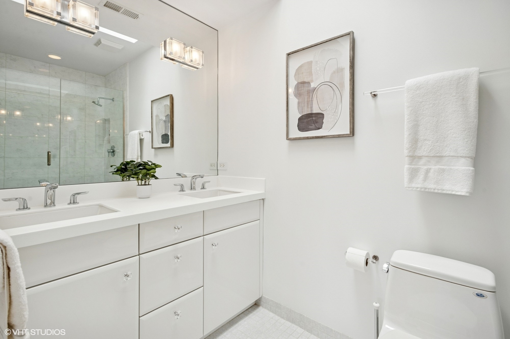 3635 N PAULINA Street