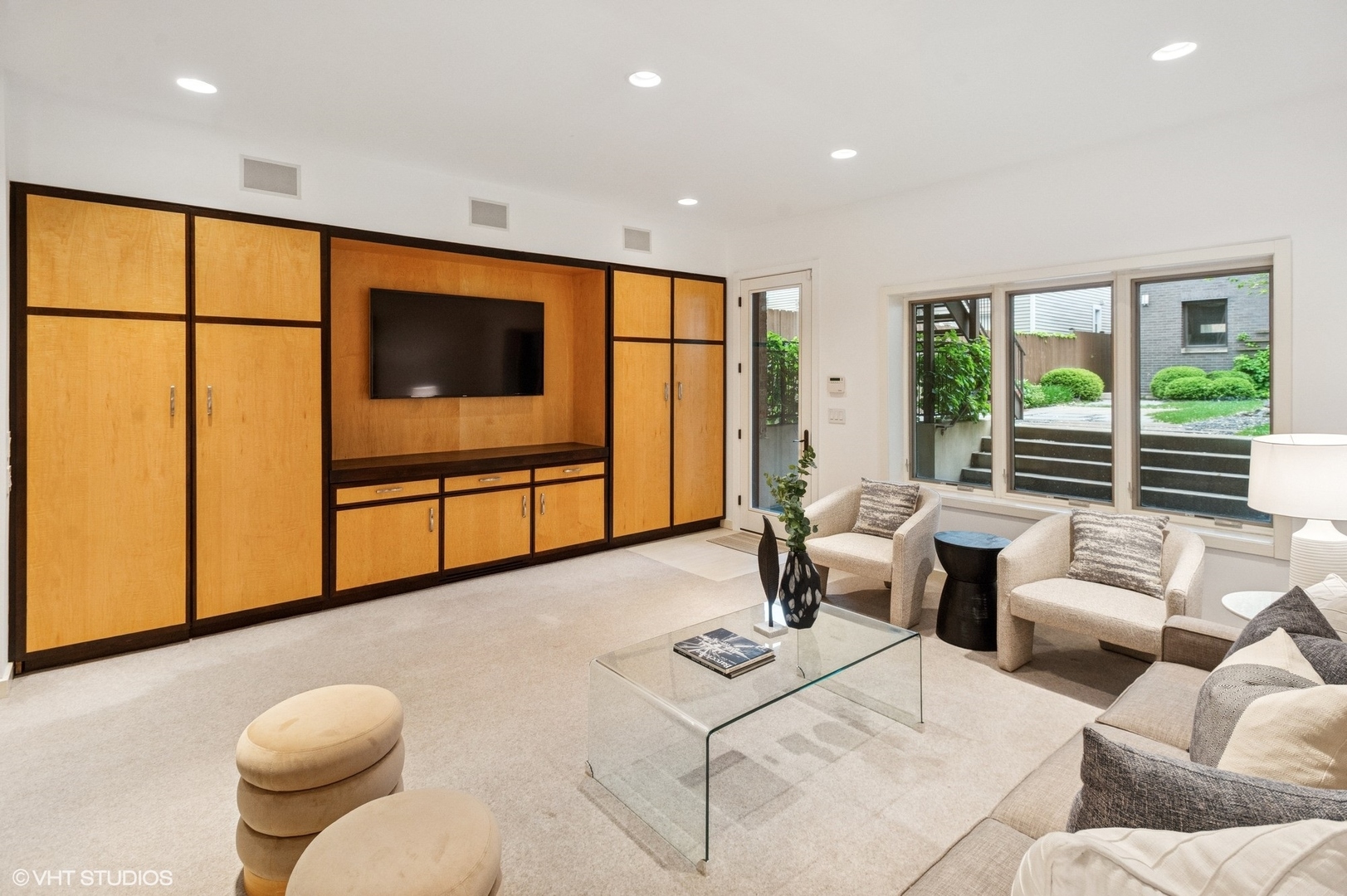 3635 N PAULINA Street