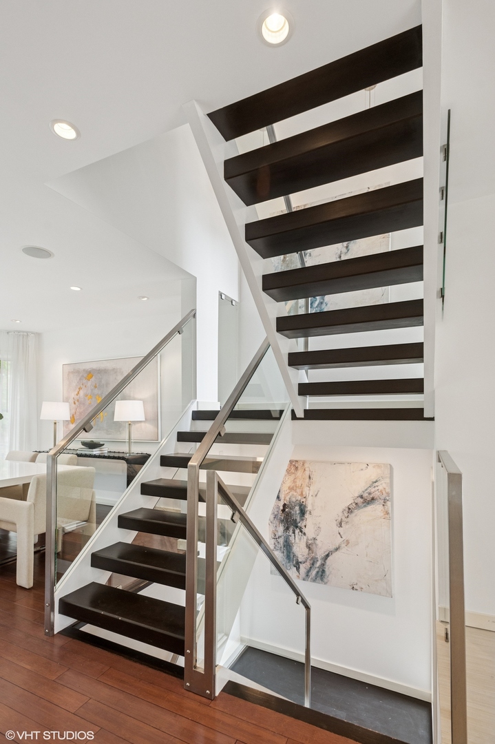 3635 N PAULINA Street