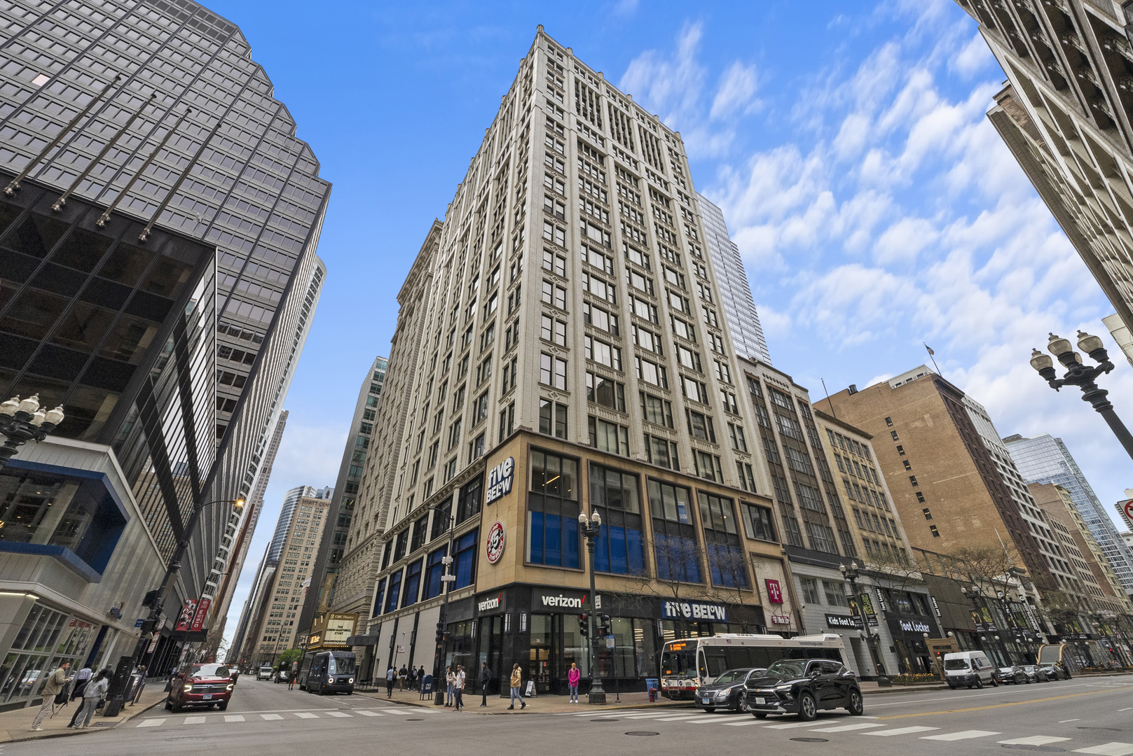 8 W MONROE Street Unit: 1704