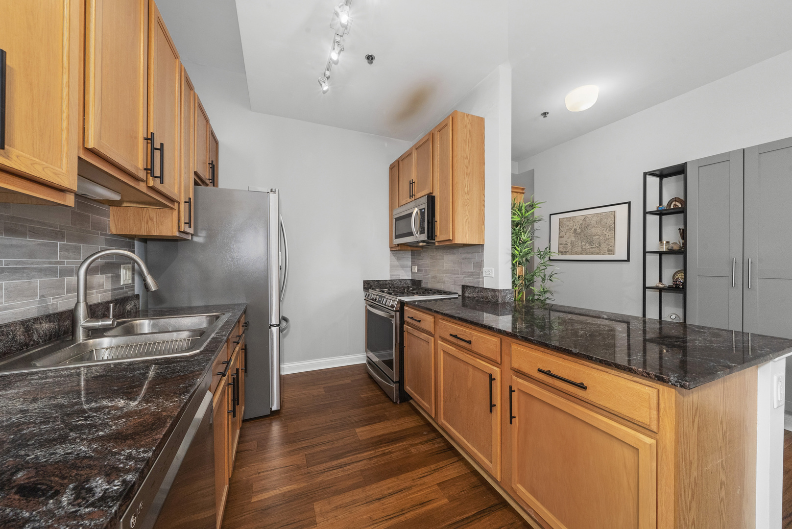 8 W MONROE Street Unit: 1704