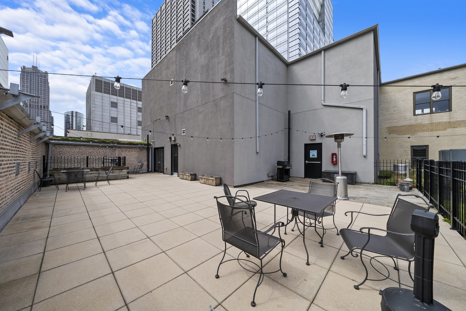 8 W MONROE Street Unit: 1704