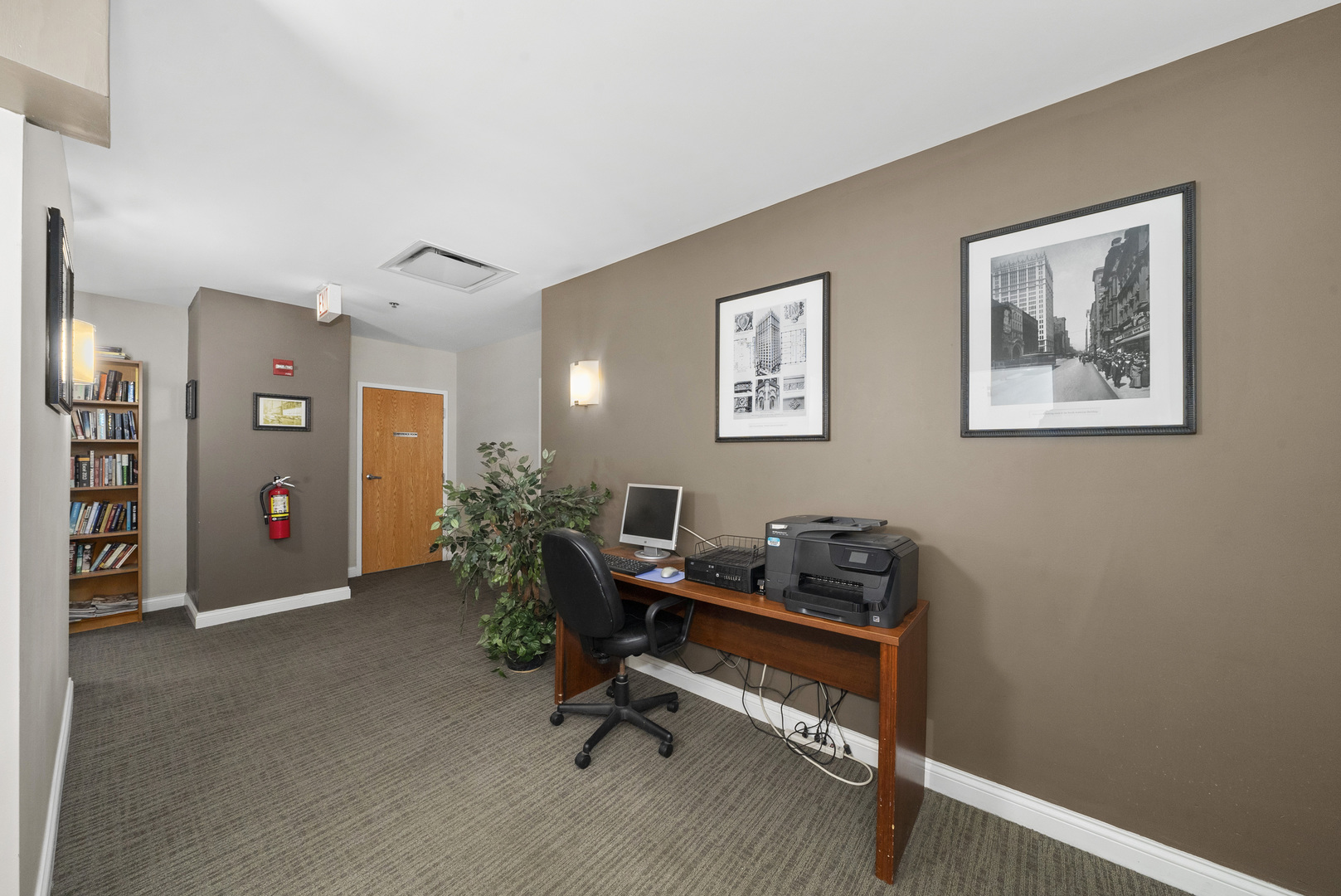 8 W MONROE Street Unit: 1704