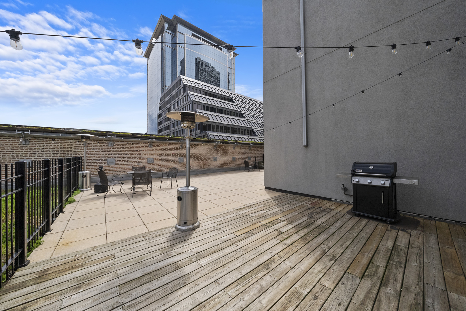 8 W MONROE Street Unit: 1704