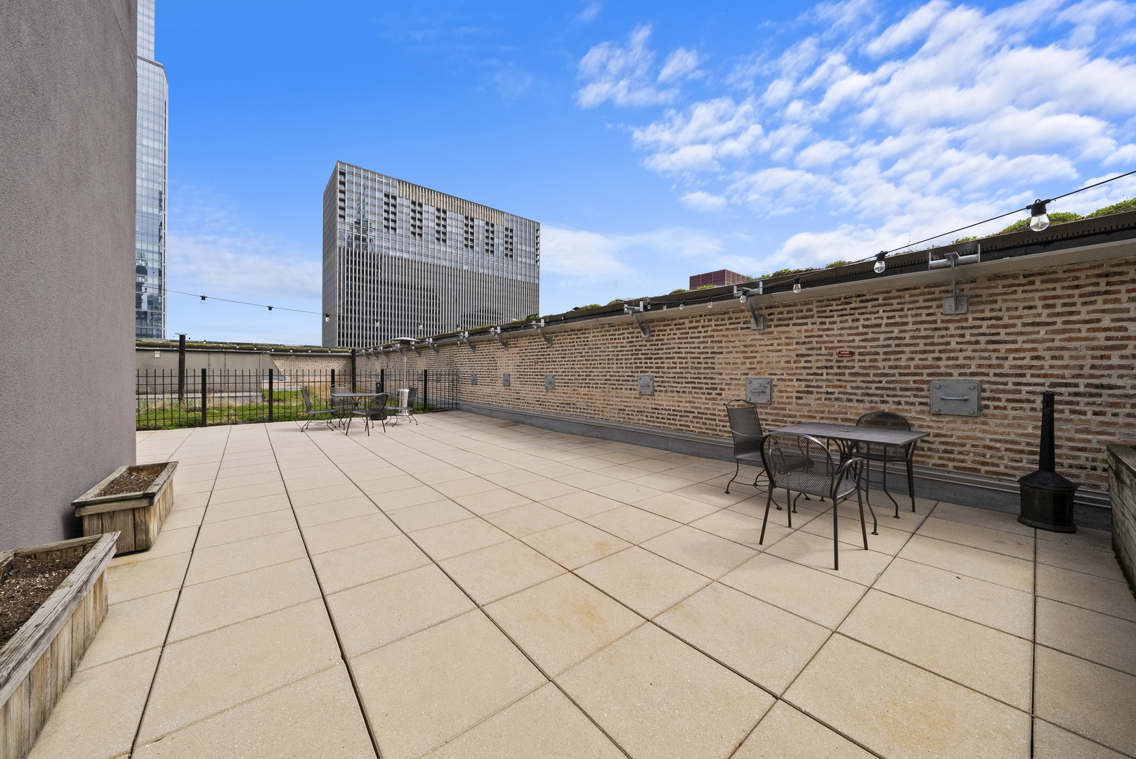 8 W MONROE Street Unit: 1704