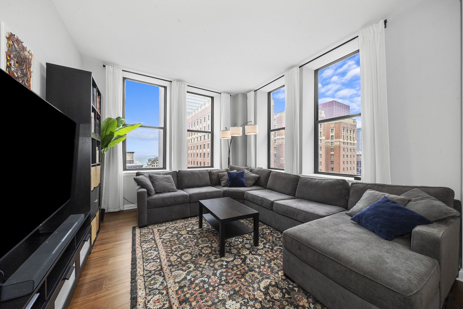 8 W MONROE Street Unit: 1704