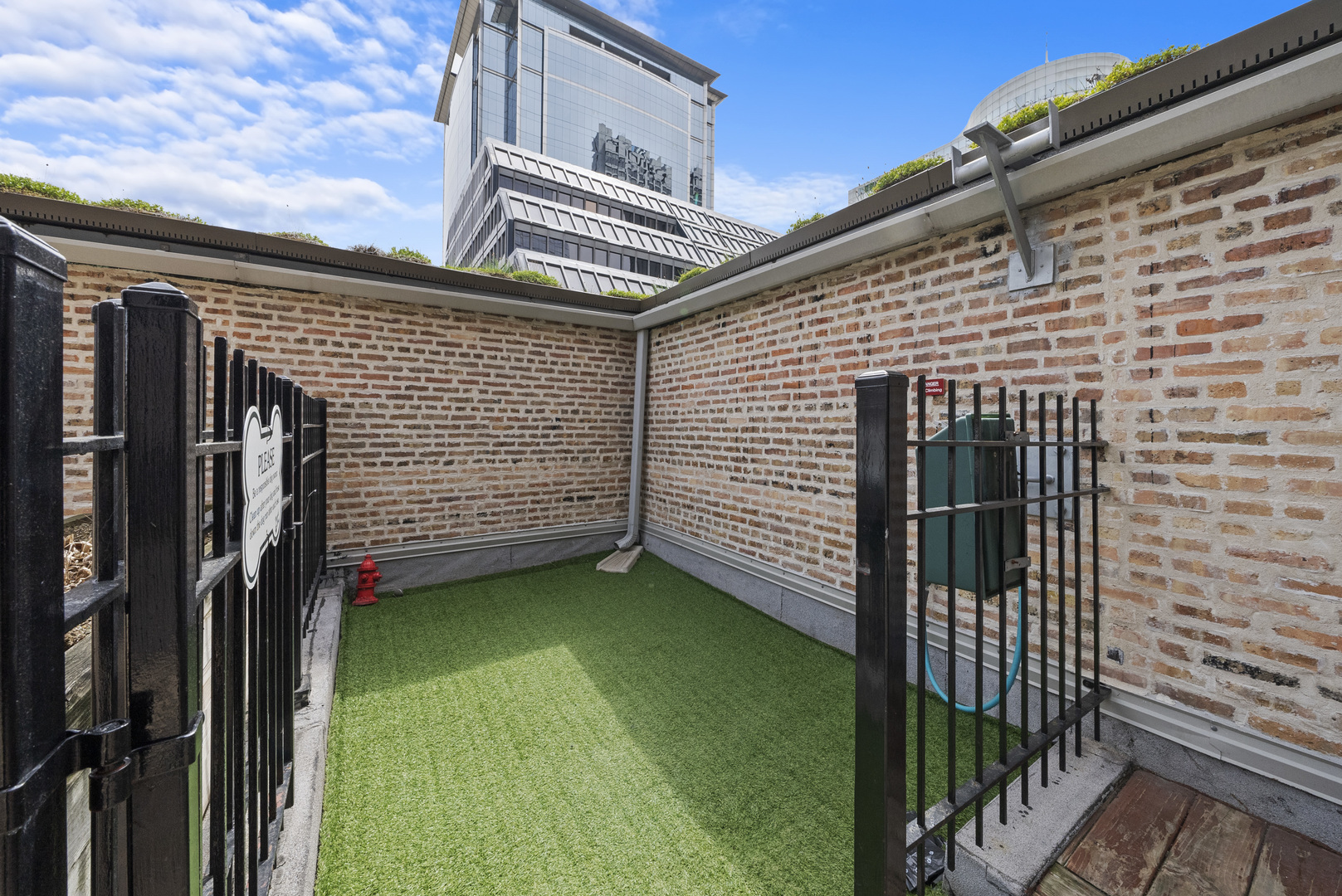 8 W MONROE Street Unit: 1704