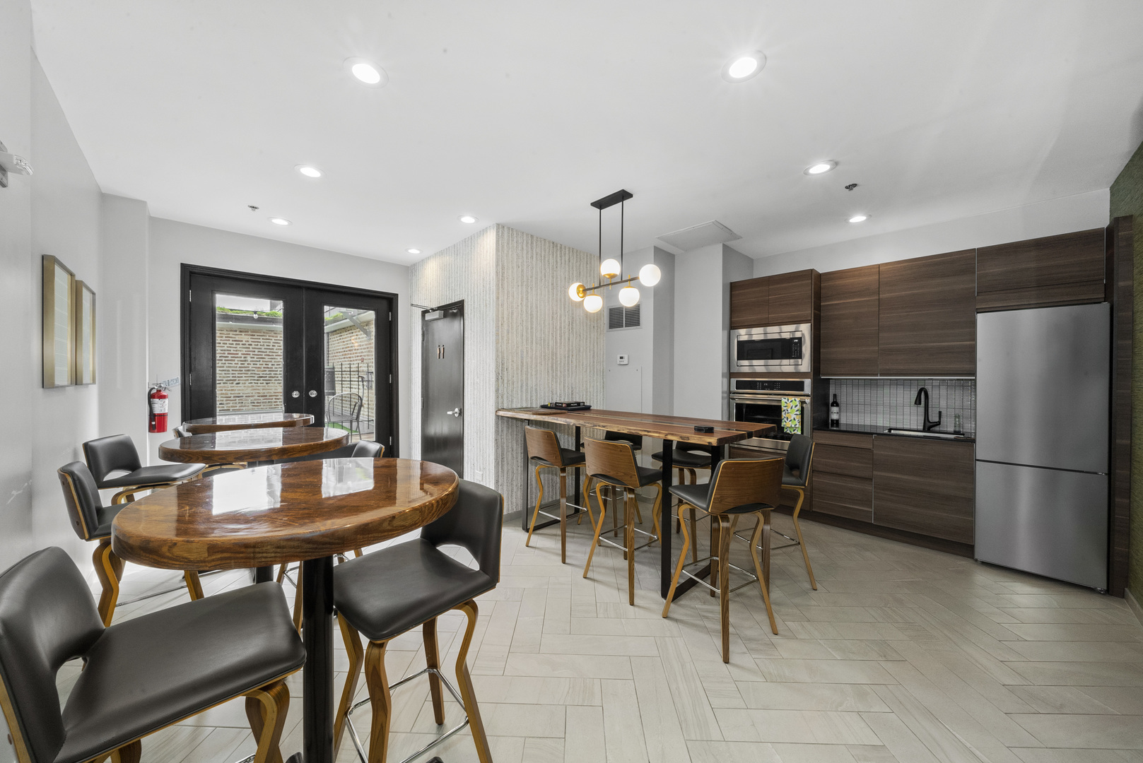 8 W MONROE Street Unit: 1704