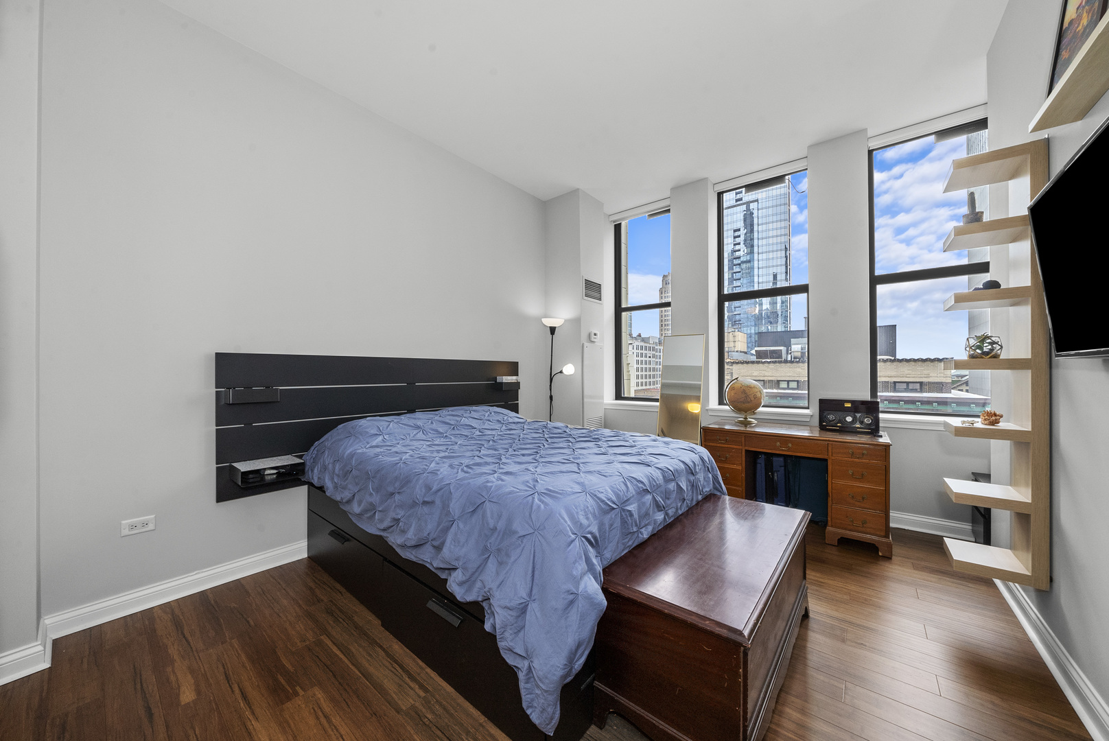 8 W MONROE Street Unit: 1704