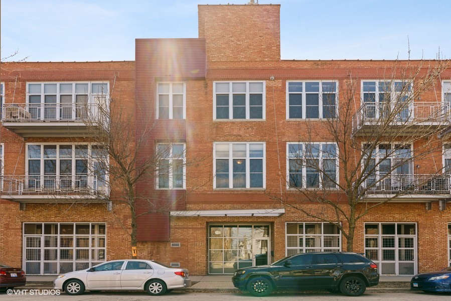 2111 W Churchill Street Unit: 101