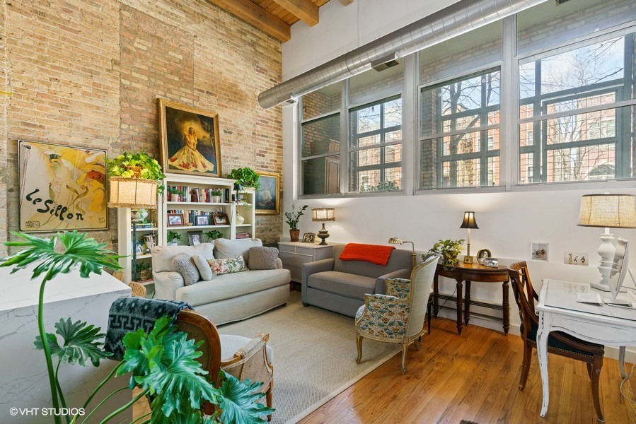 2111 W Churchill Street Unit: 101