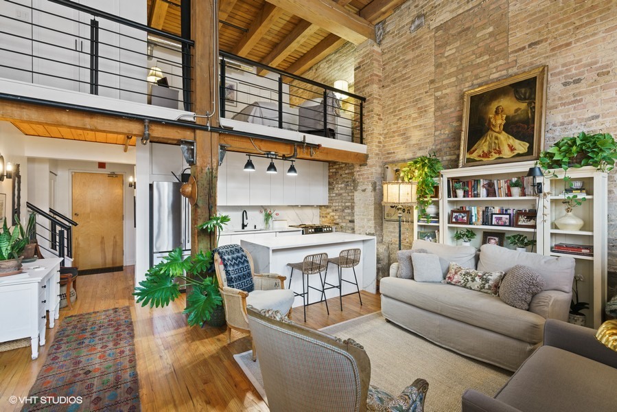 2111 W Churchill Street Unit: 101