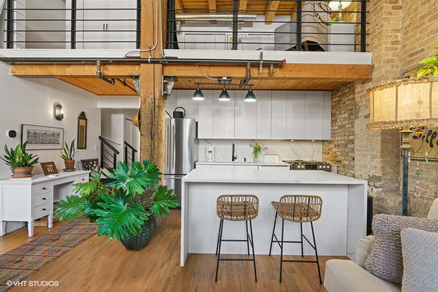 2111 W Churchill Street Unit: 101