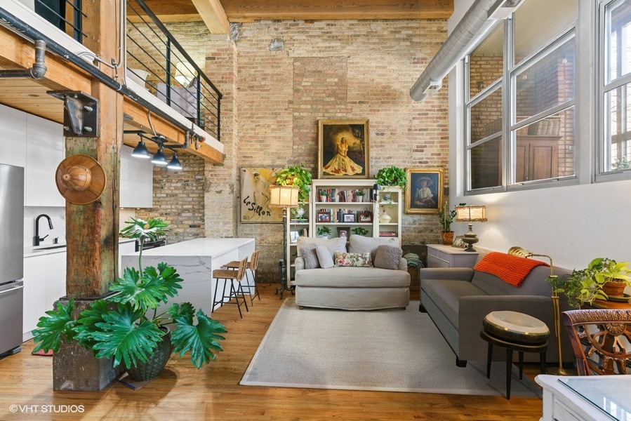 2111 W Churchill Street Unit: 101