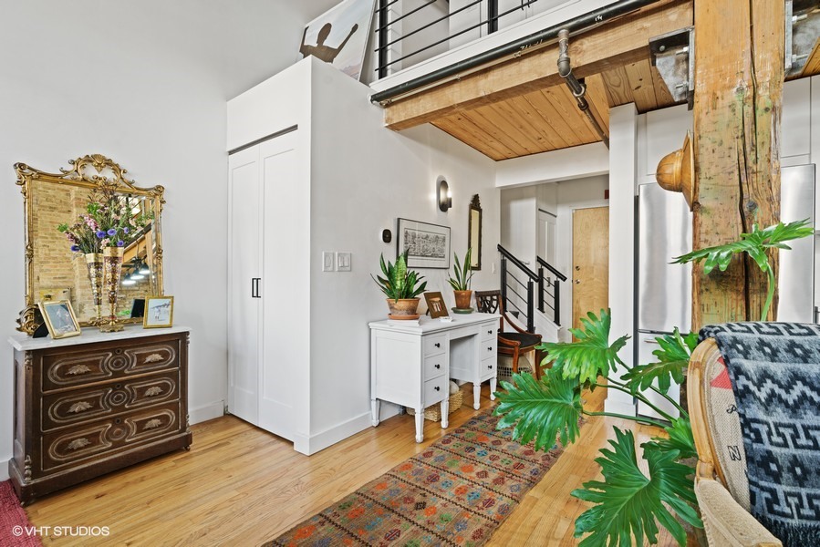 2111 W Churchill Street Unit: 101