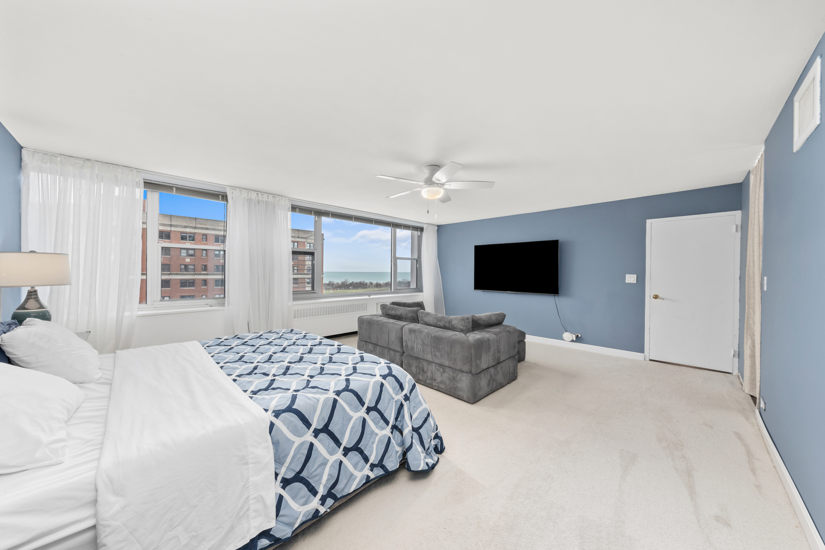 4250 N Marine Drive Unit: 1622