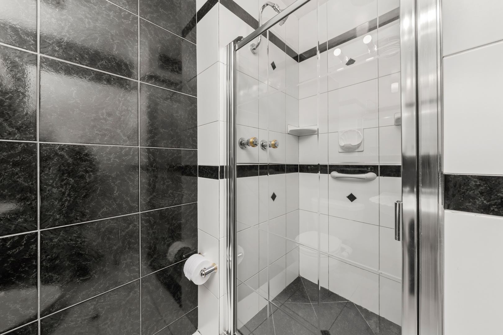 4250 N Marine Drive Unit: 1622