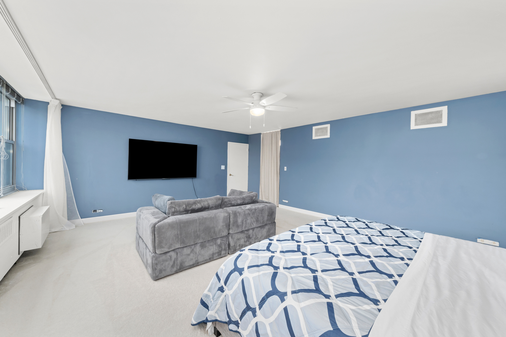 4250 N Marine Drive Unit: 1622