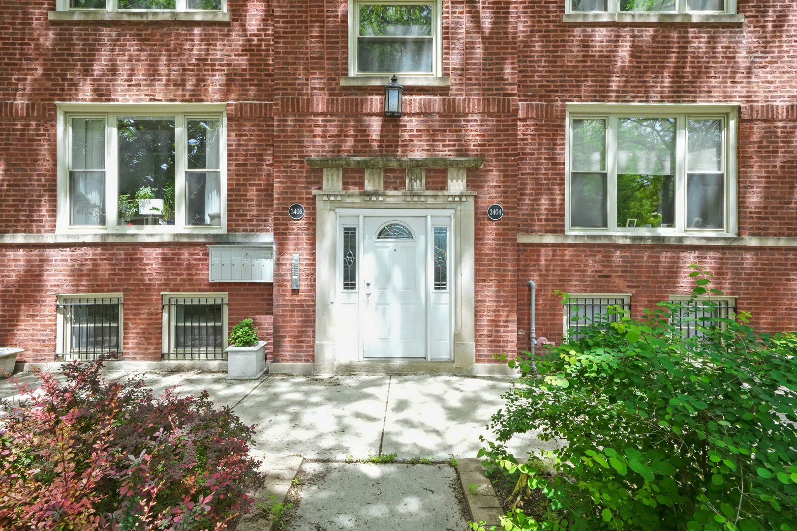 3406 W MEDILL Avenue Unit: 1