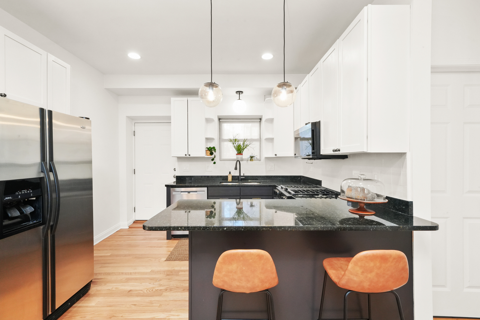 3406 W MEDILL Avenue Unit: 1