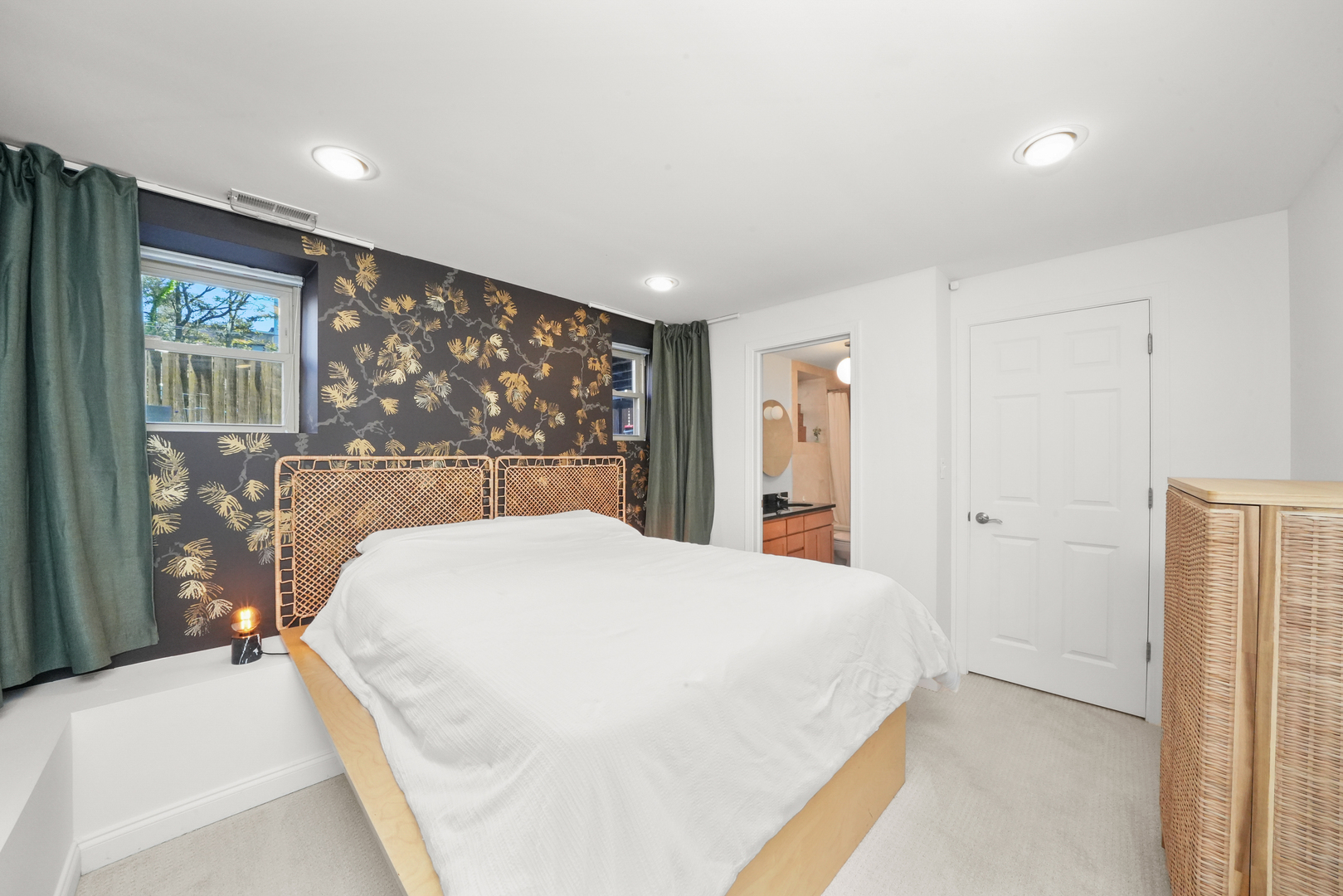 3406 W MEDILL Avenue Unit: 1