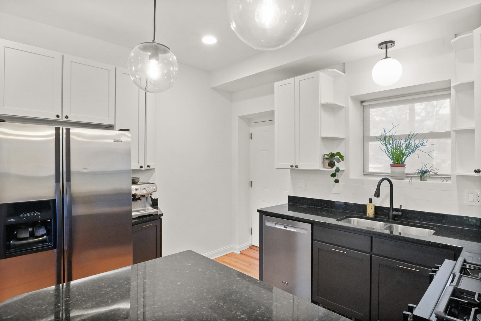 3406 W MEDILL Avenue Unit: 1