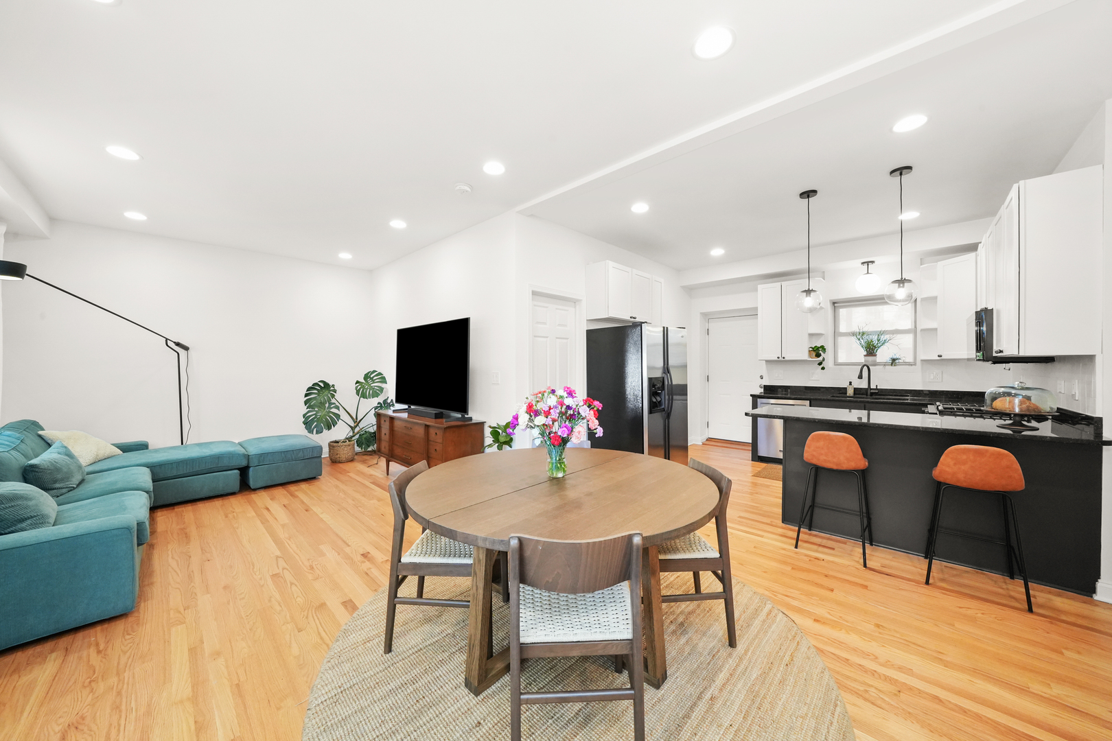 3406 W MEDILL Avenue Unit: 1