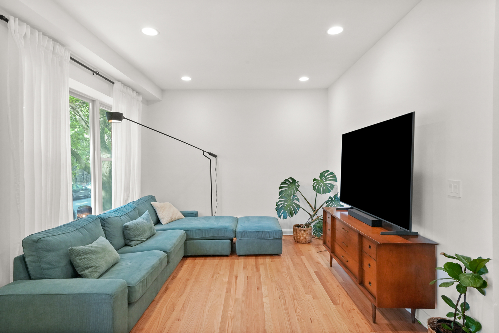 3406 W MEDILL Avenue Unit: 1