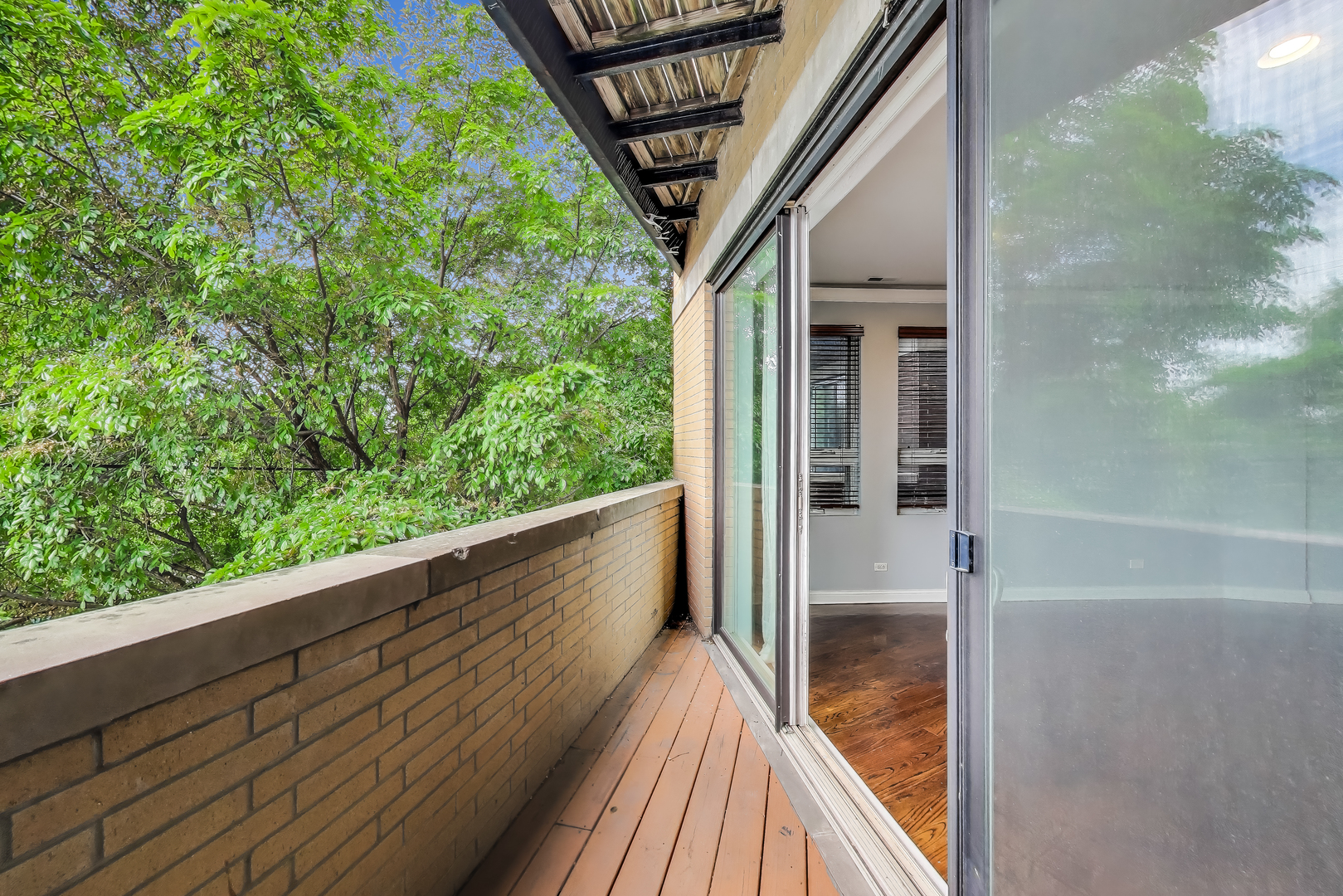 2812 W CHICAGO Avenue Unit: 2