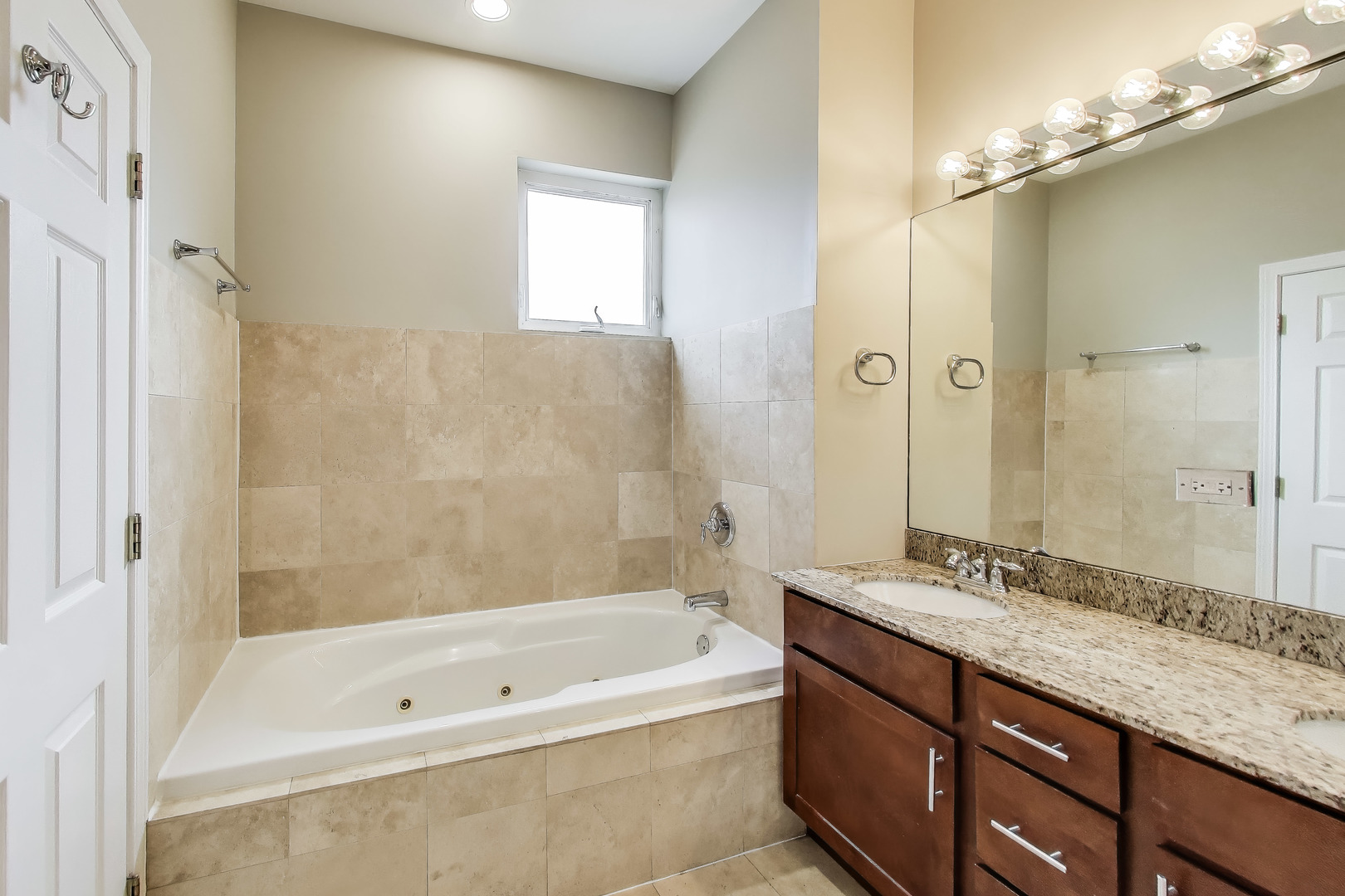 2812 W CHICAGO Avenue Unit: 2