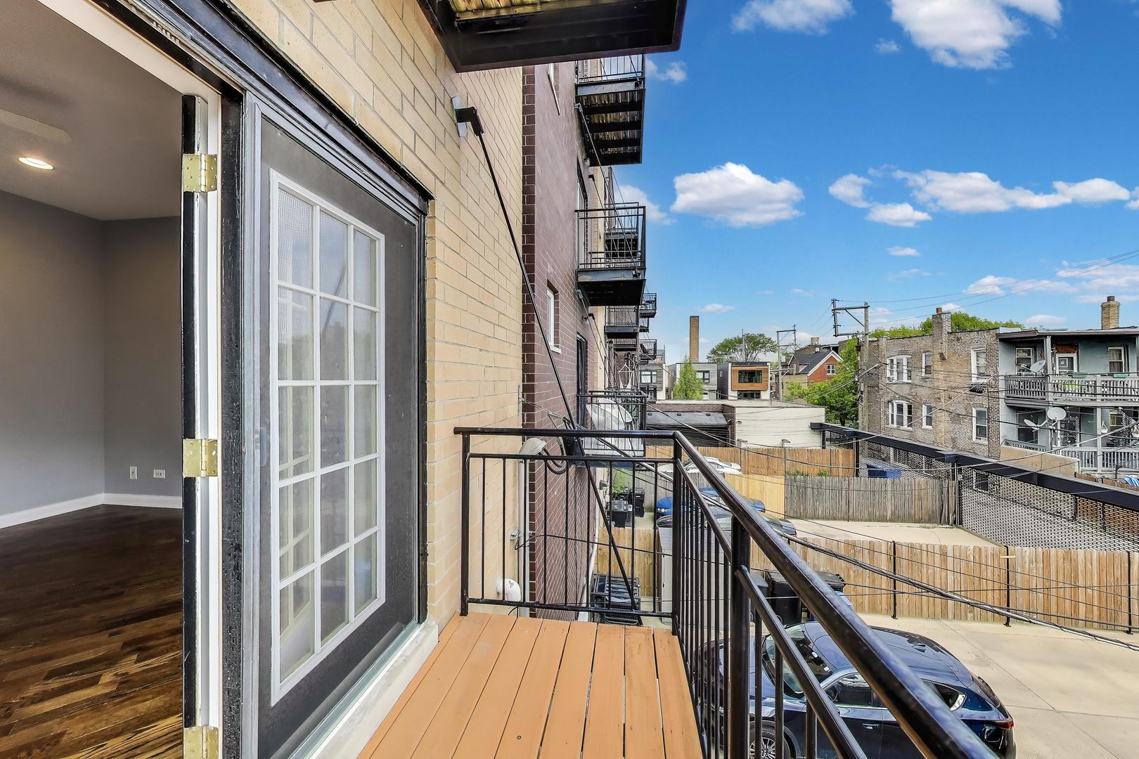 2812 W CHICAGO Avenue Unit: 2