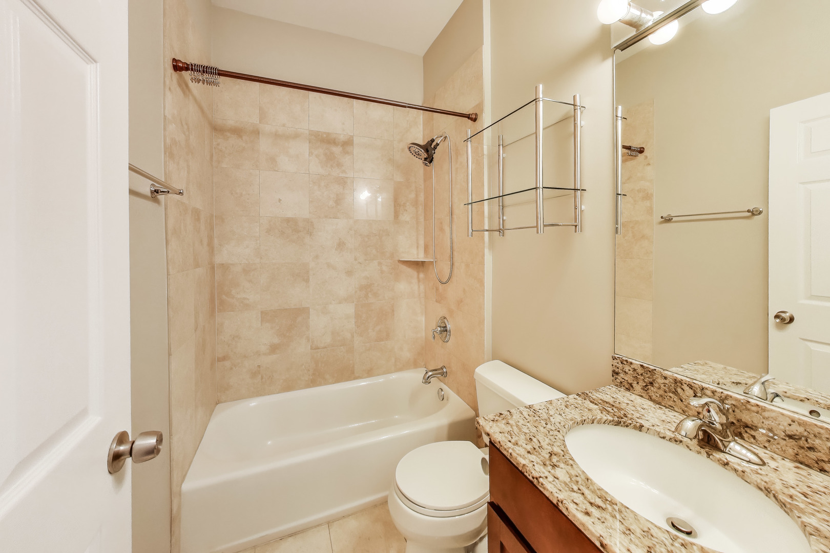 2812 W CHICAGO Avenue Unit: 2