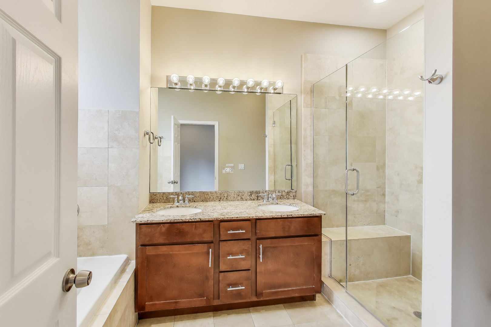 2812 W CHICAGO Avenue Unit: 2