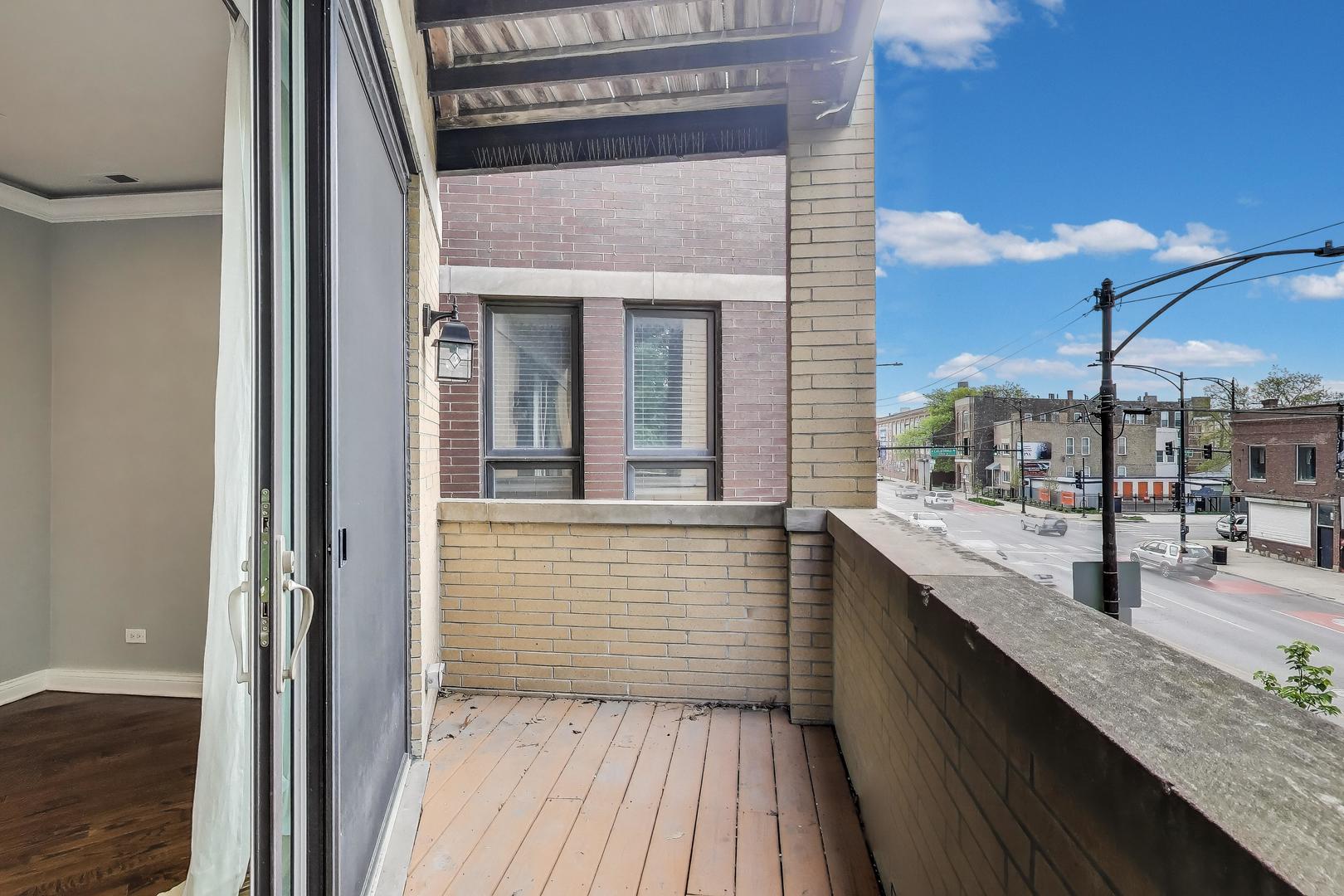 2812 W CHICAGO Avenue Unit: 2